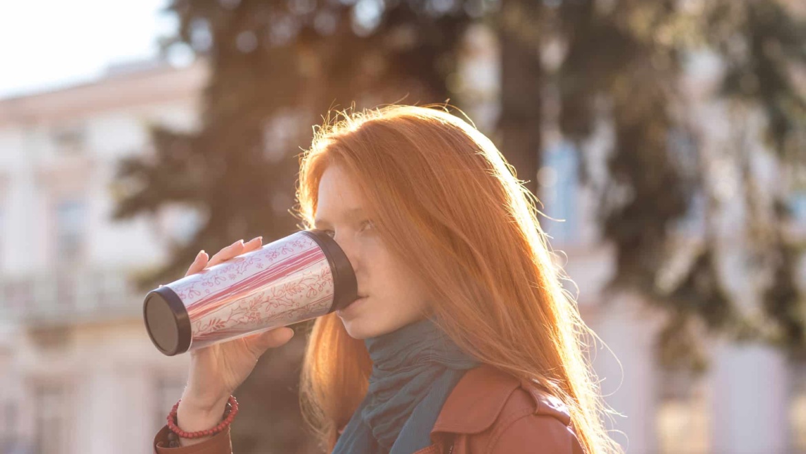 Til alle som vet de er i risiko-gruppen for å utvikle Rosacea – NÅ KAN DU TRYGT FYLLE OPP KAFFEKOPPEN DIN!